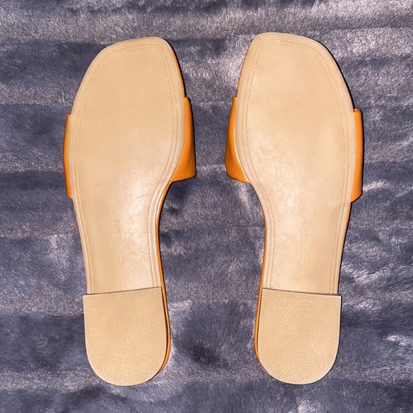 Express Ruched Sandals - Picture 3 of 3